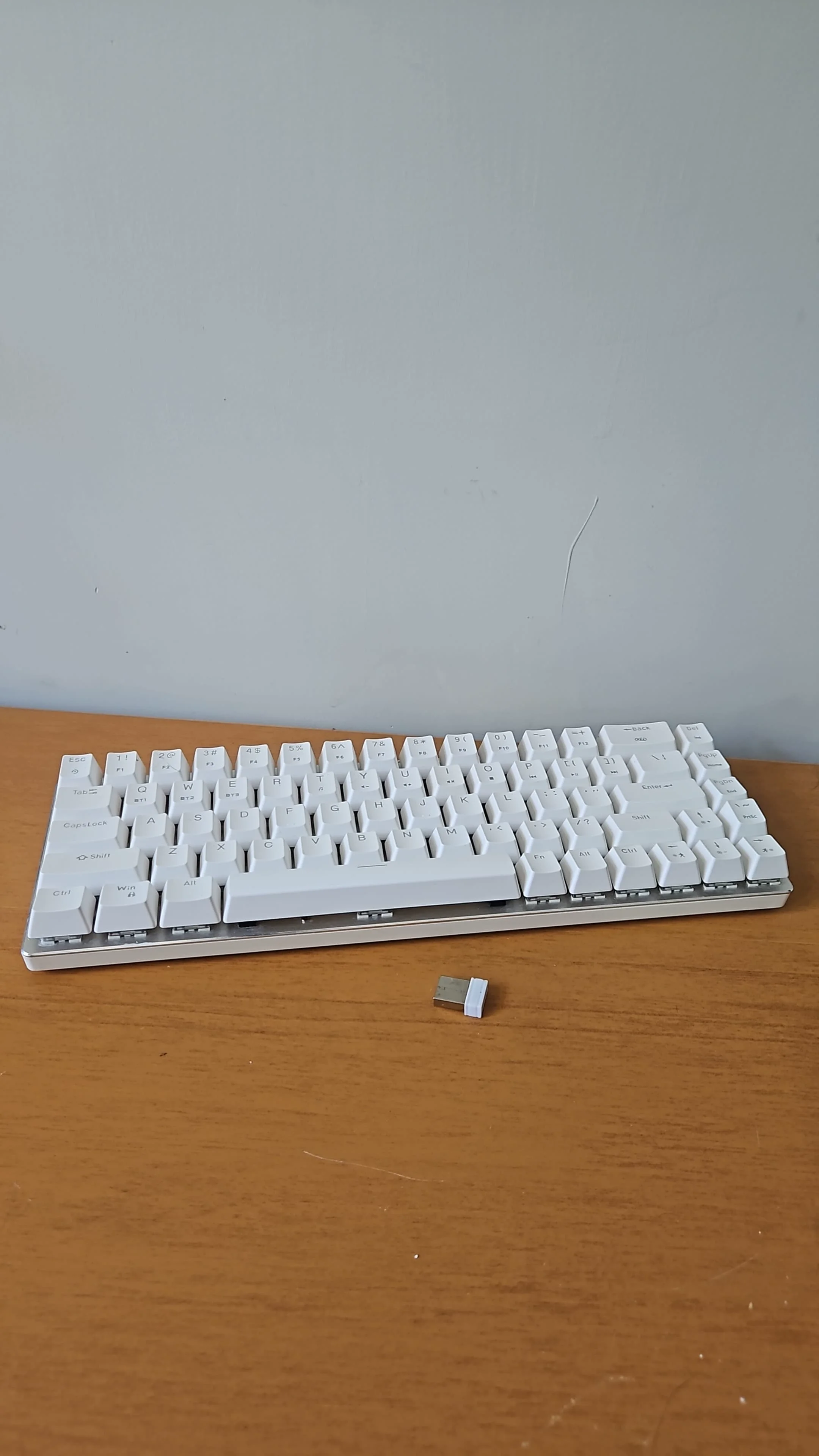 Teclado METOO X79 visto de perto